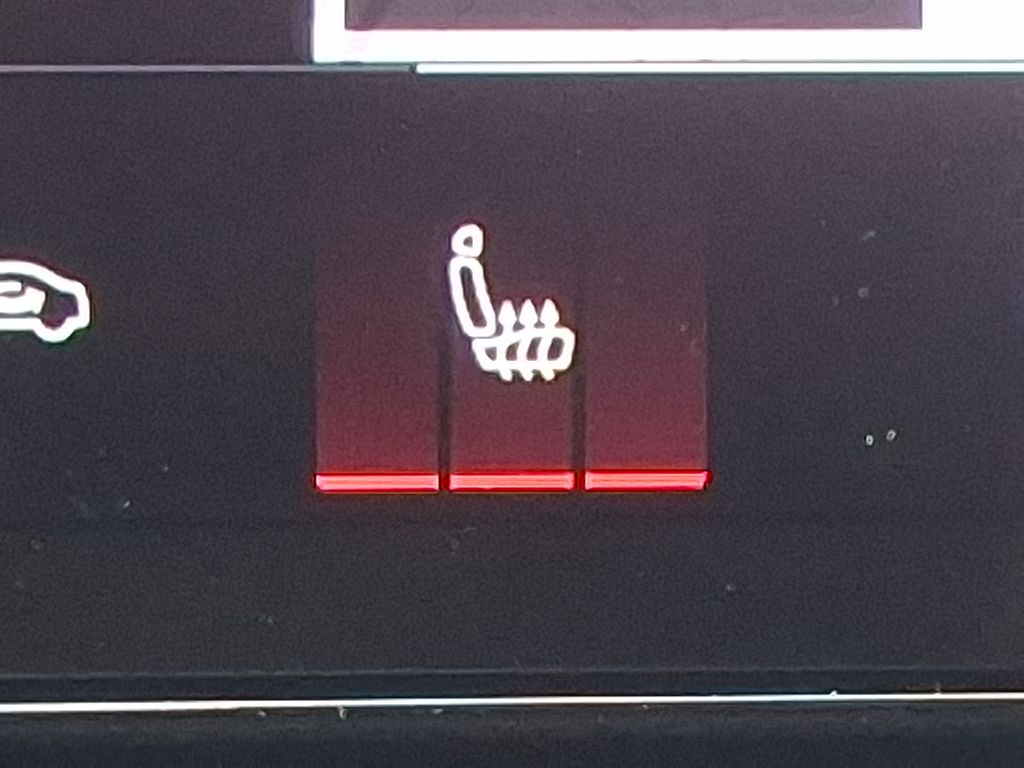 Thumbnail: 2025 Audi Q6 e-tron - 22