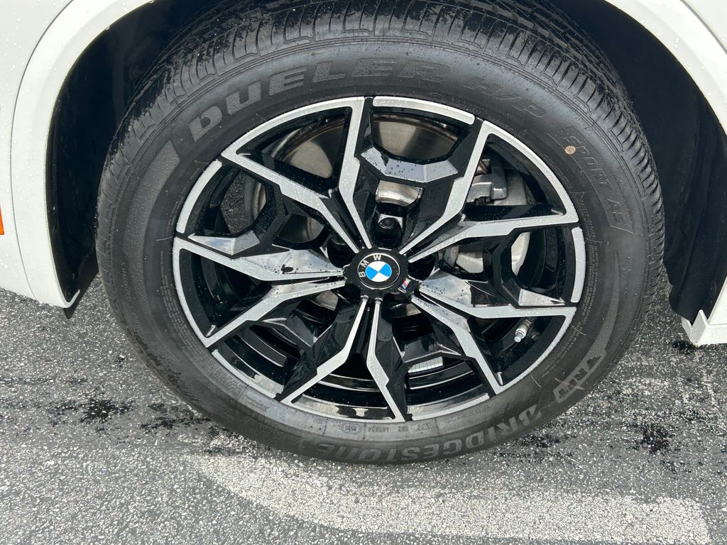 Thumbnail: 2025 BMW X4 - 9