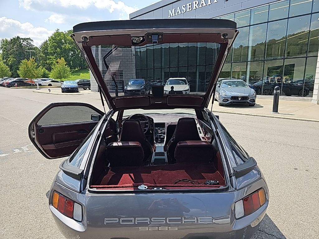 1986 Porsche 928 S 28