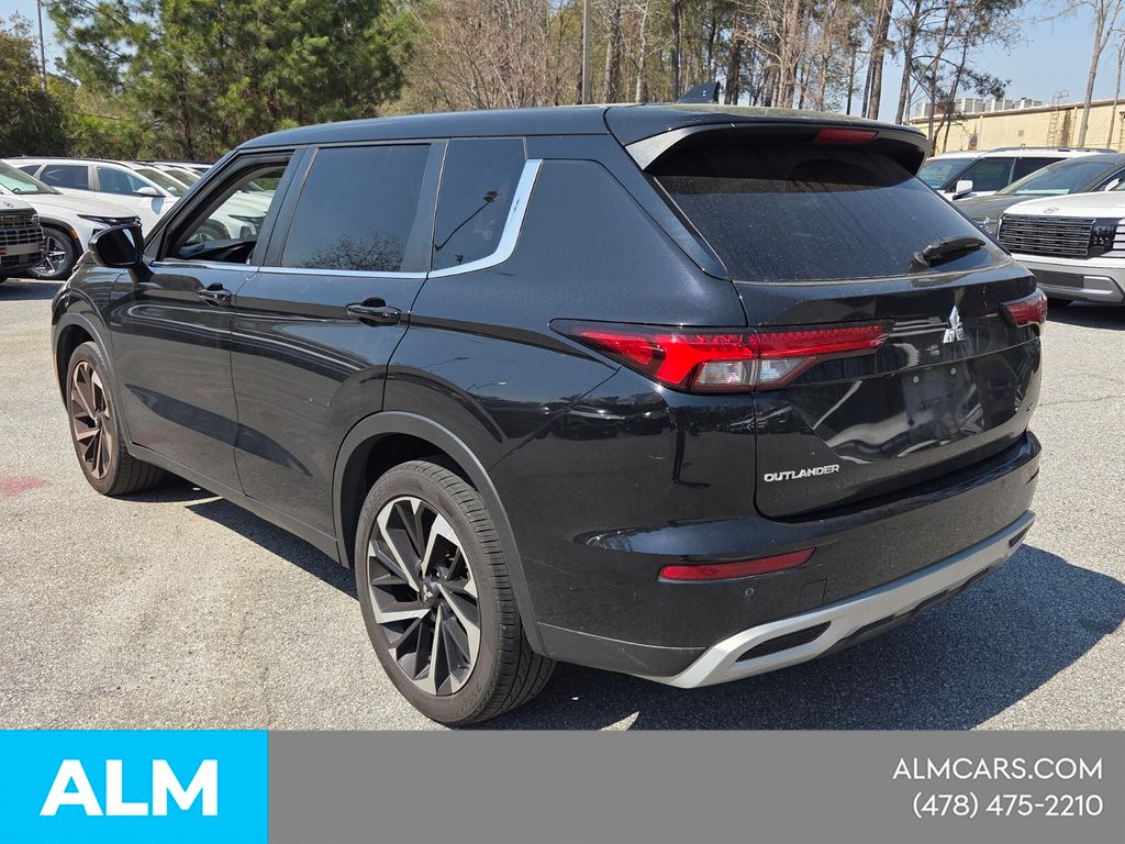 Used 2022  Mitsubishi SE image 12