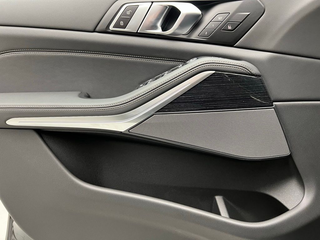 Thumbnail: 2026 BMW X5 - 21