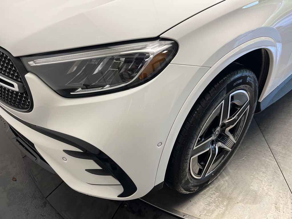 Thumbnail: 2026 Mercedes-Benz GLC - 9