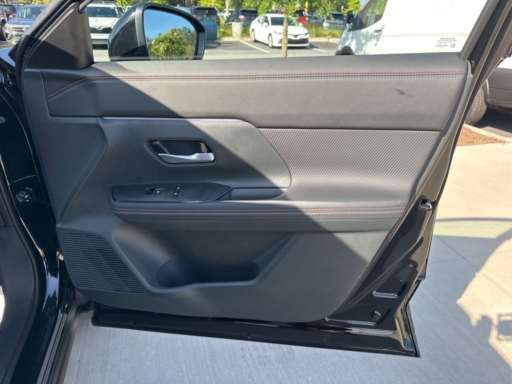 2025 Super Black Nissan Kicks SR FWD SUV