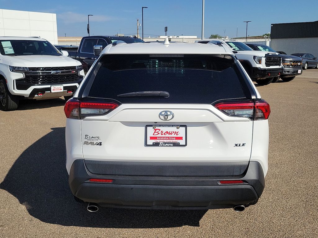 2020 Toyota RAV4 XLE - 8