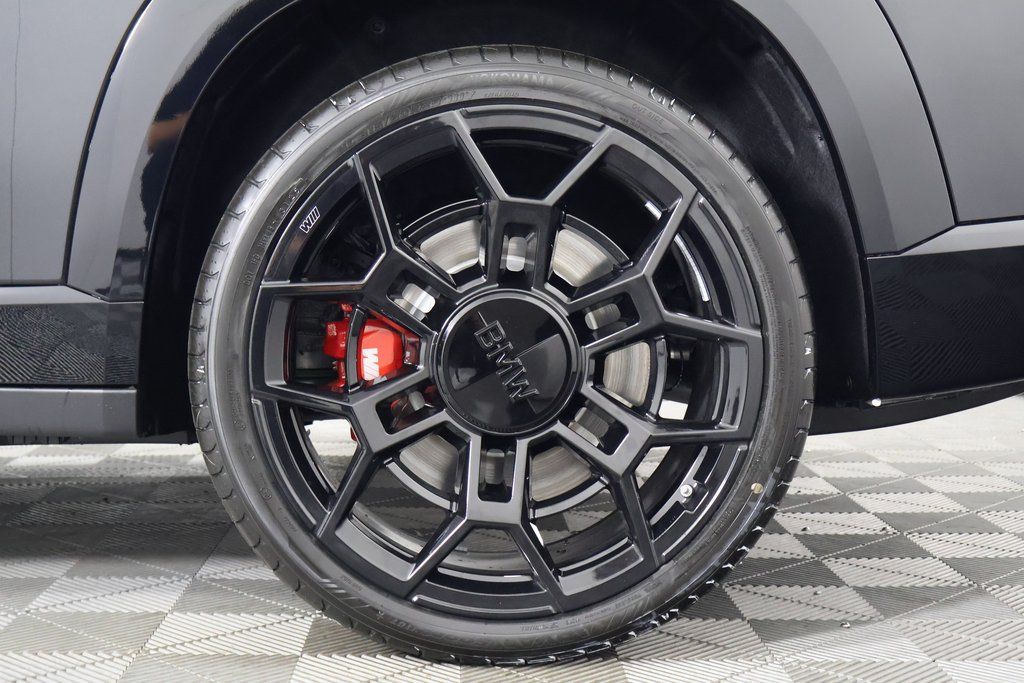 Thumbnail: 2026 BMW XM - 10