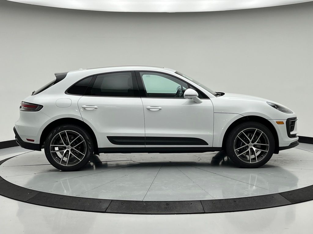 Thumbnail: 2026 Porsche Macan - 10