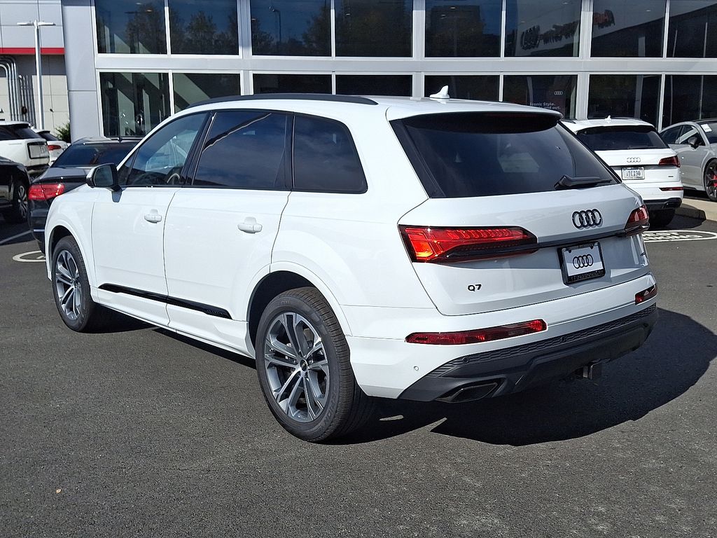 Thumbnail: 2026 Audi Q7 - 4