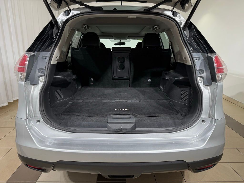2016 Nissan Rogue SL 11