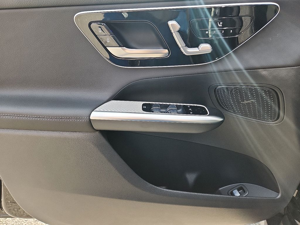 Thumbnail: 2026 Mercedes-Benz GLC - 8