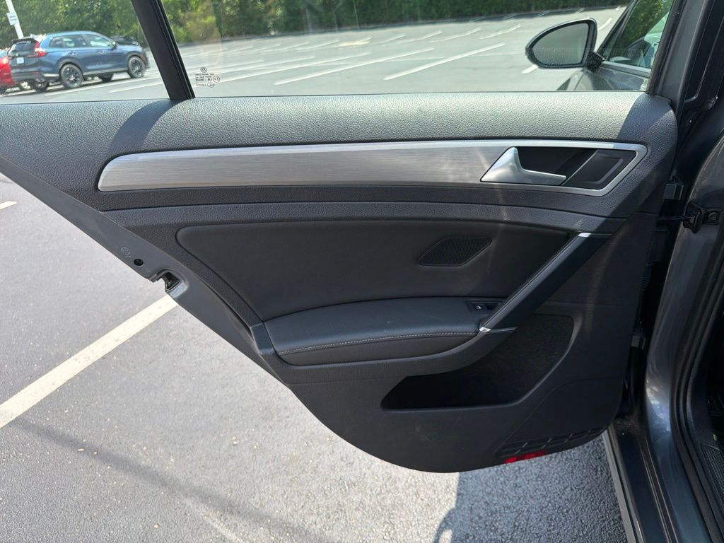 Thumbnail: 2015 Volkswagen Golf - 19