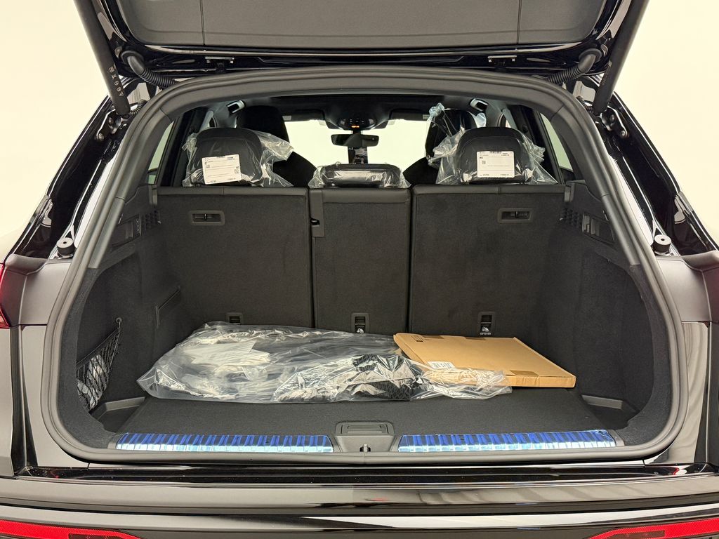 Thumbnail: 2026 Audi SQ5 - 18