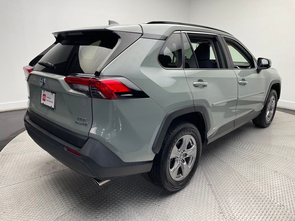 2022 Toyota RAV4 XLE 5