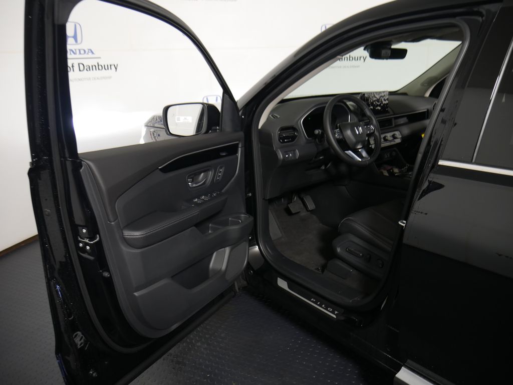 2025 Honda Pilot Touring 10