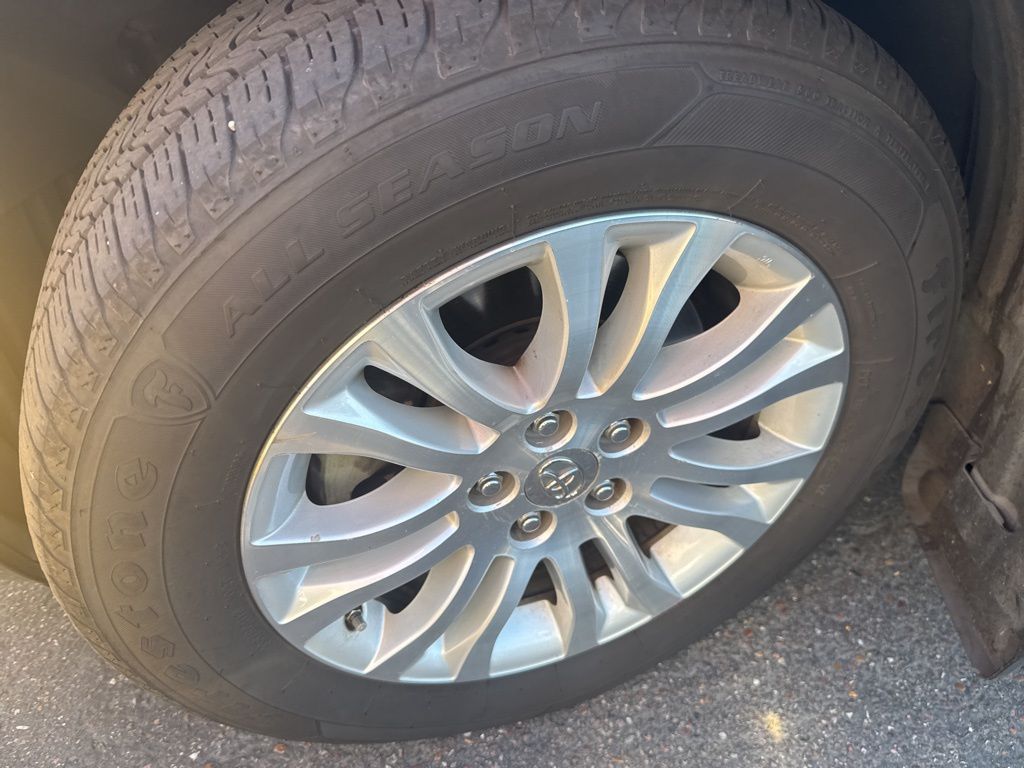 Thumbnail: 2012 Toyota Sienna - 11