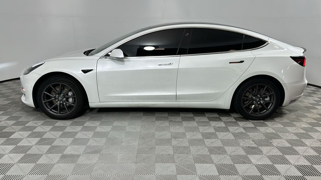 2018 Tesla Model 3 Mid Range 2