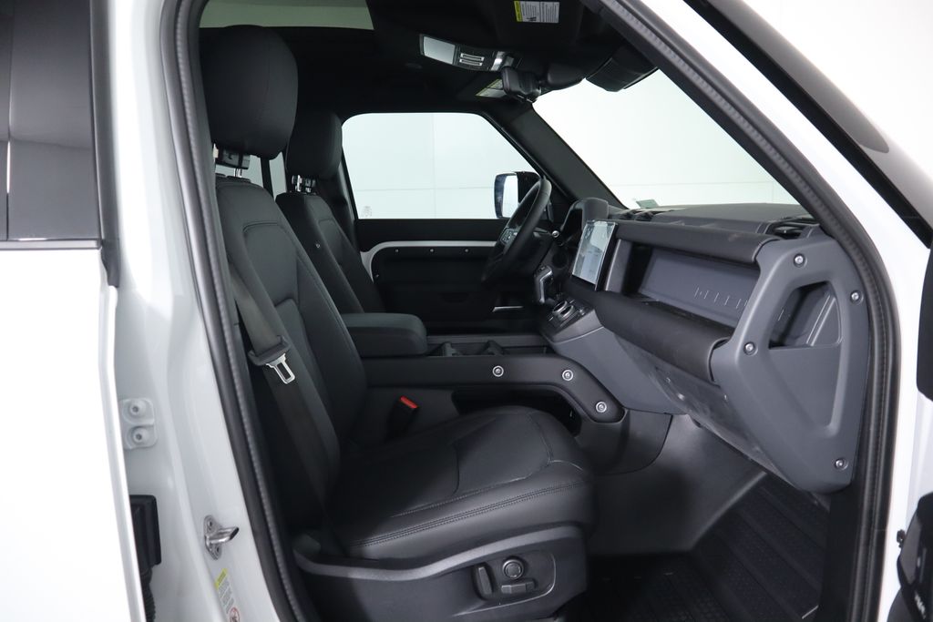 2025 Land Rover Defender 110 22