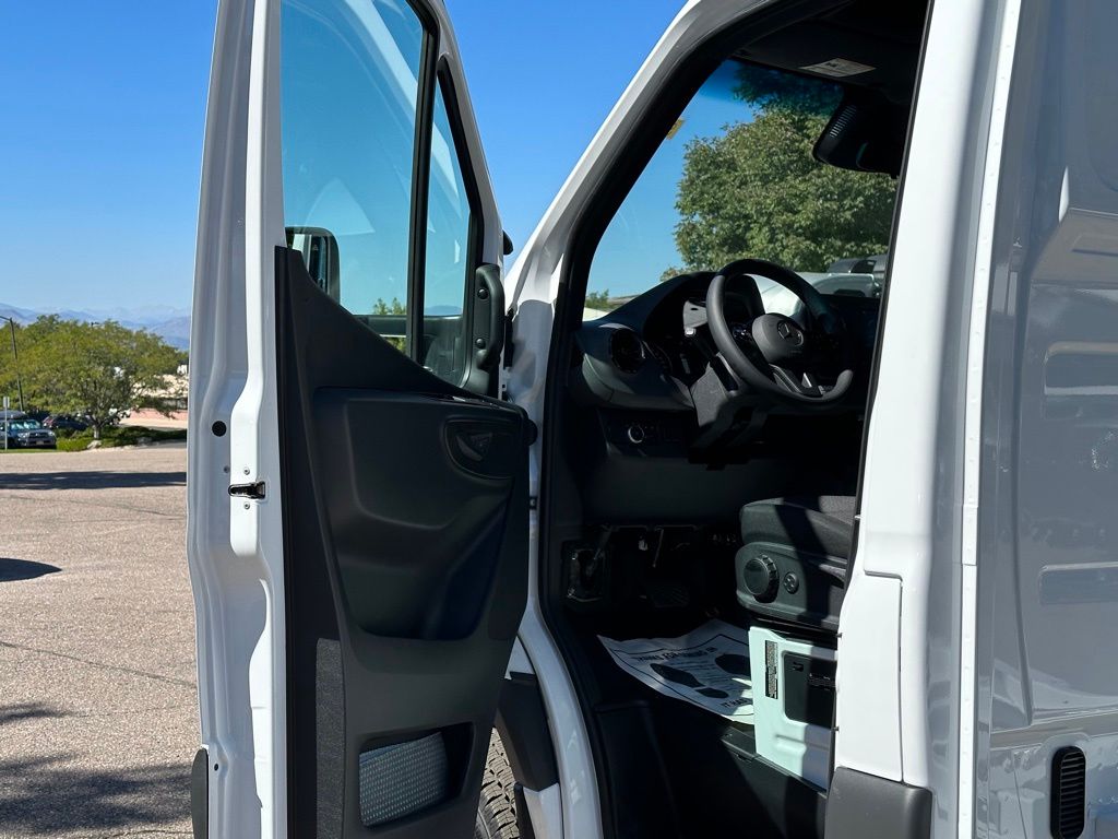 2023 Mercedes-Benz Sprinter 3500 Cab Chassis 170 WB 11