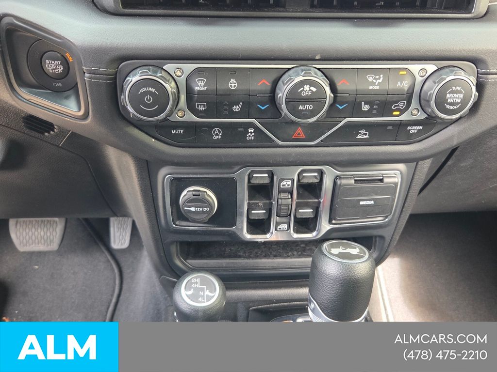 Used 2025 Black Jeep Sahara image 23