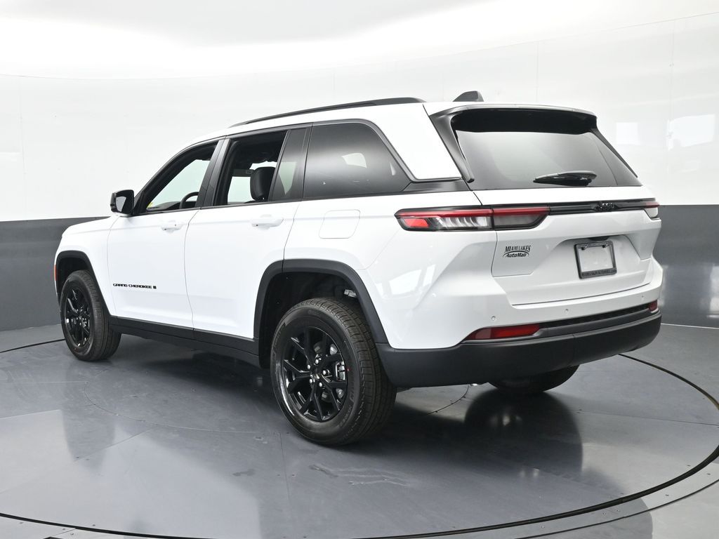 New 2026 Bright White Clearcoat Jeep Laredo image 4