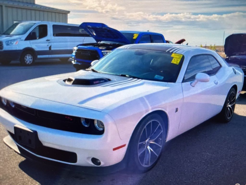 White Knuckle Clearcoat 2017 Dodge Challenger 392 Hemi Scat Pack Shaker RWD Coupe Rear-Wheel Drive 8-Speed Automatic