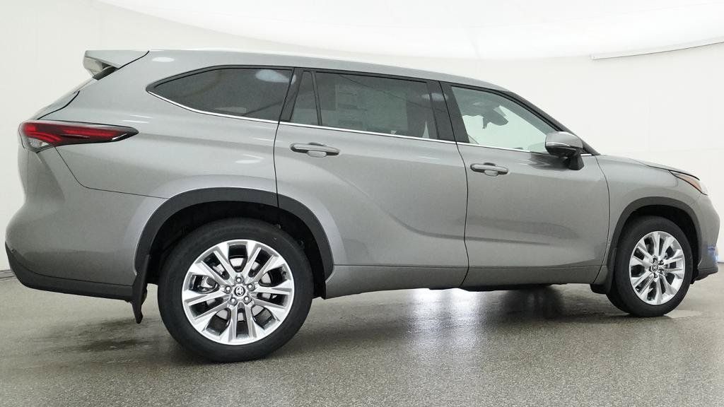 Thumbnail: 2026 Toyota Highlander - 16