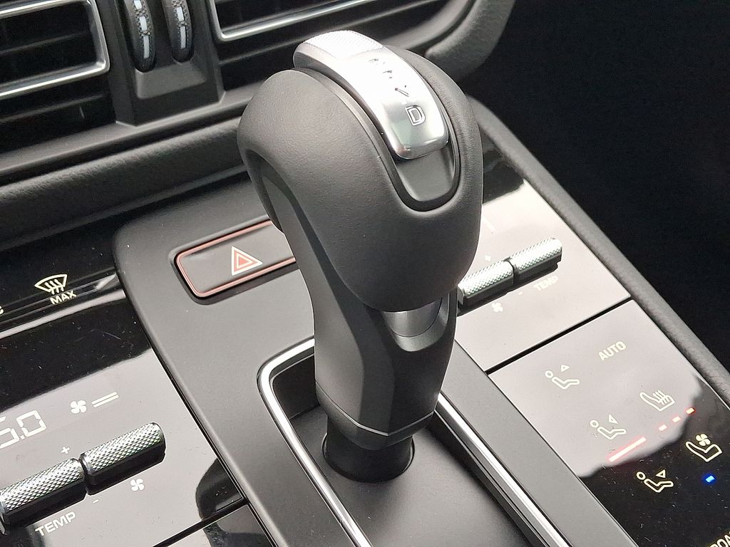 Thumbnail: 2026 Porsche Macan - 17