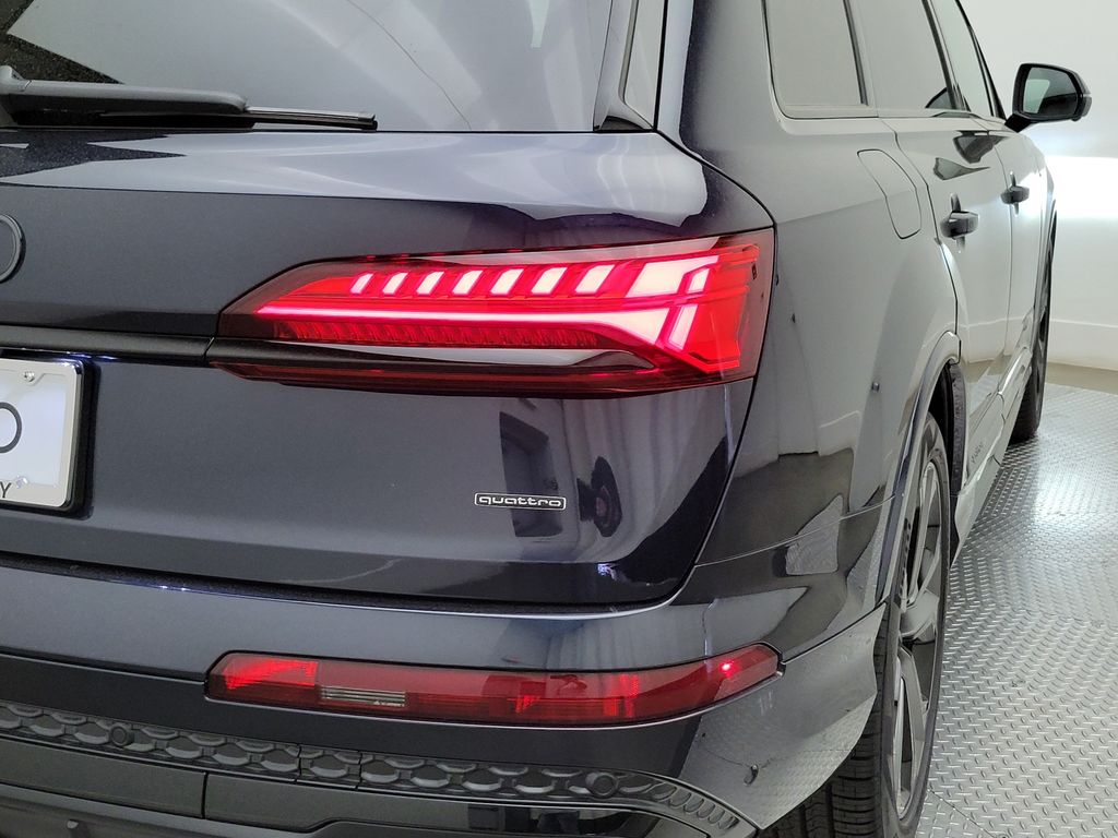 Thumbnail: 2026 Audi Q7 - 8