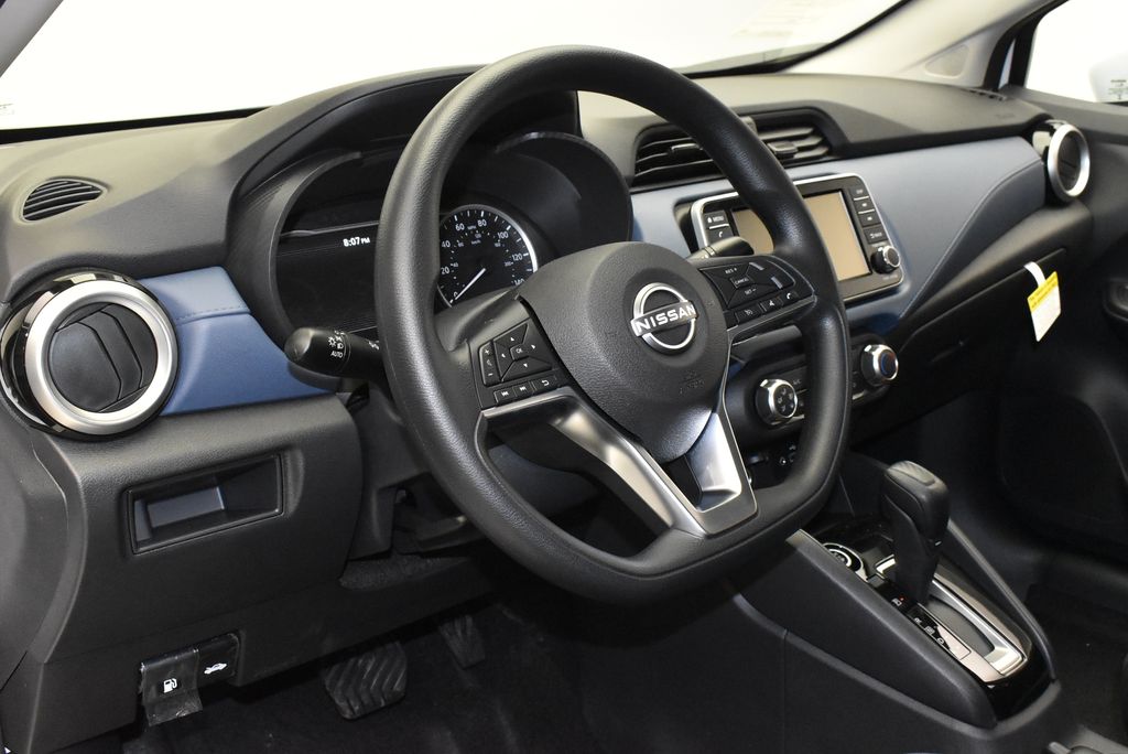 2025 Nissan Versa 1.6 SV 14