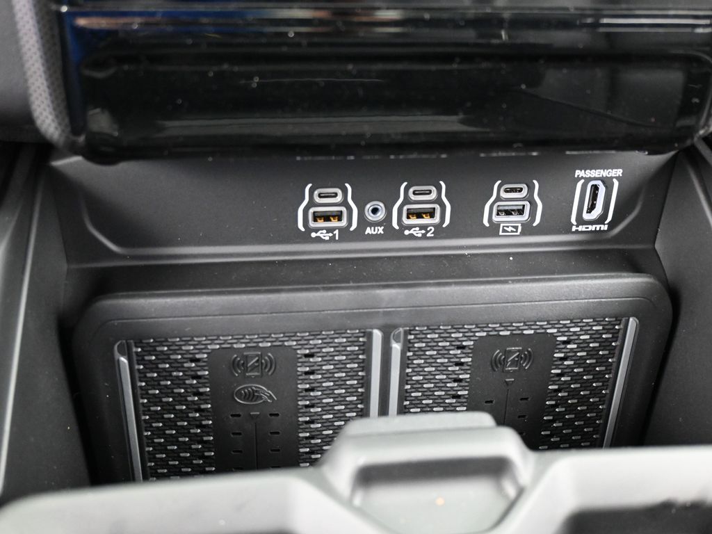 New 2026 Diamond Black Crystal Pearlcoat Ram Limited image 22