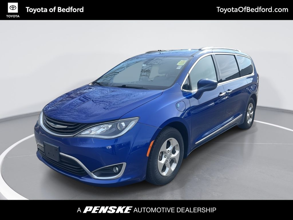 2018 Chrysler Pacifica Hybrid Touring L -
                Bedford, OH