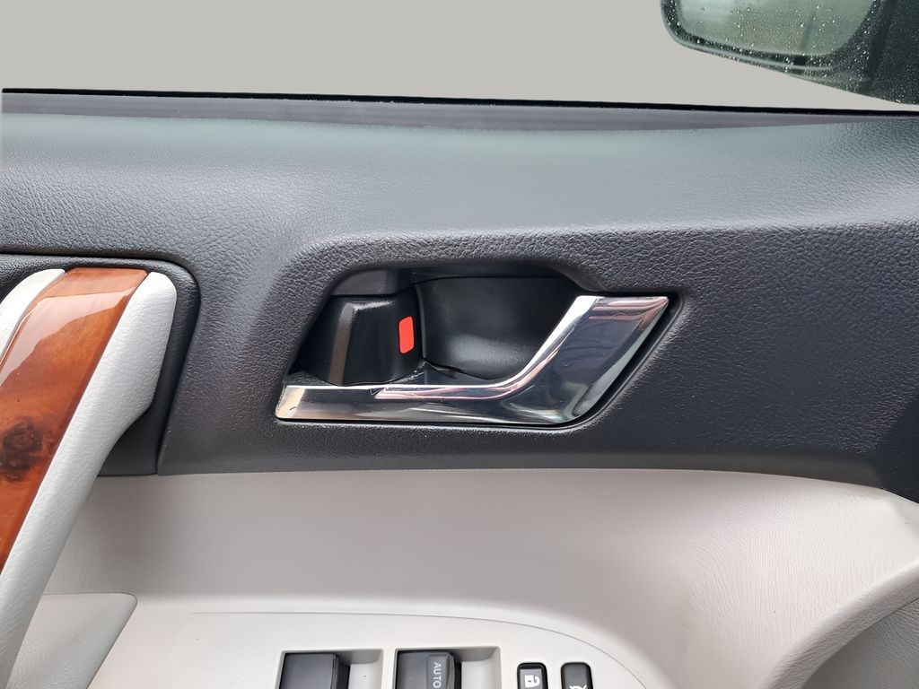 Used Car 2012 Toyota Highlander  Limited For Sale Under $12,000 In Austin, Texas