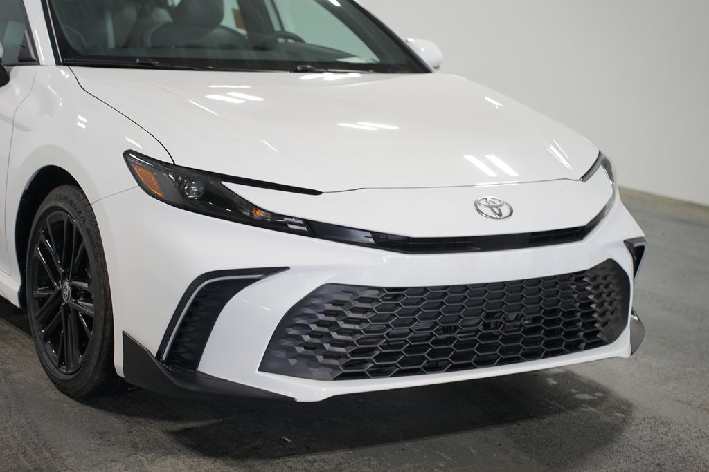 2025 Toyota Camry SE 4