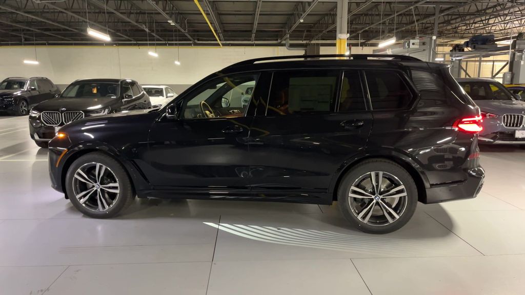 2025 BMW X7 M60i 5