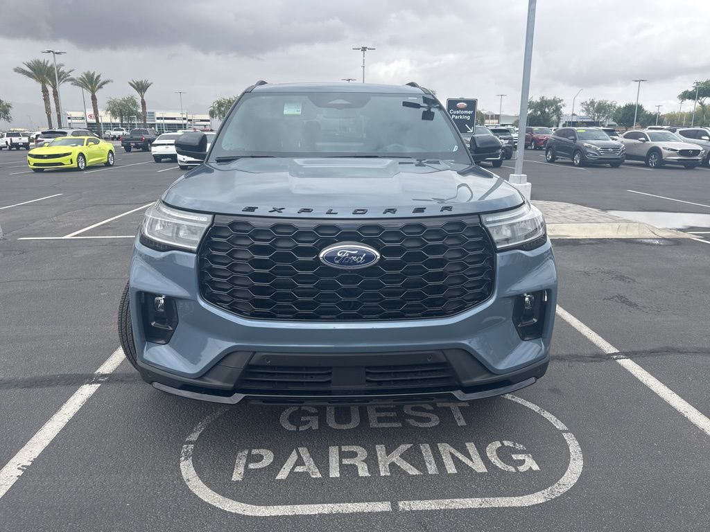 2025 Ford Explorer ST-Line 2