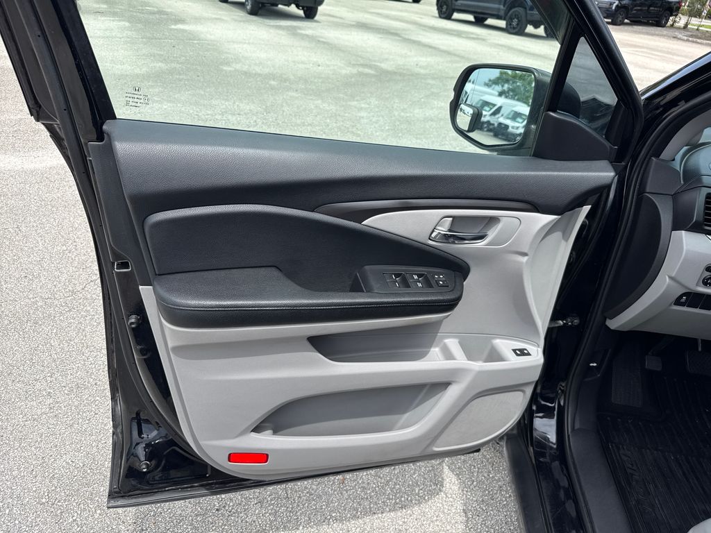 Used 2016  Honda EX-L image 13