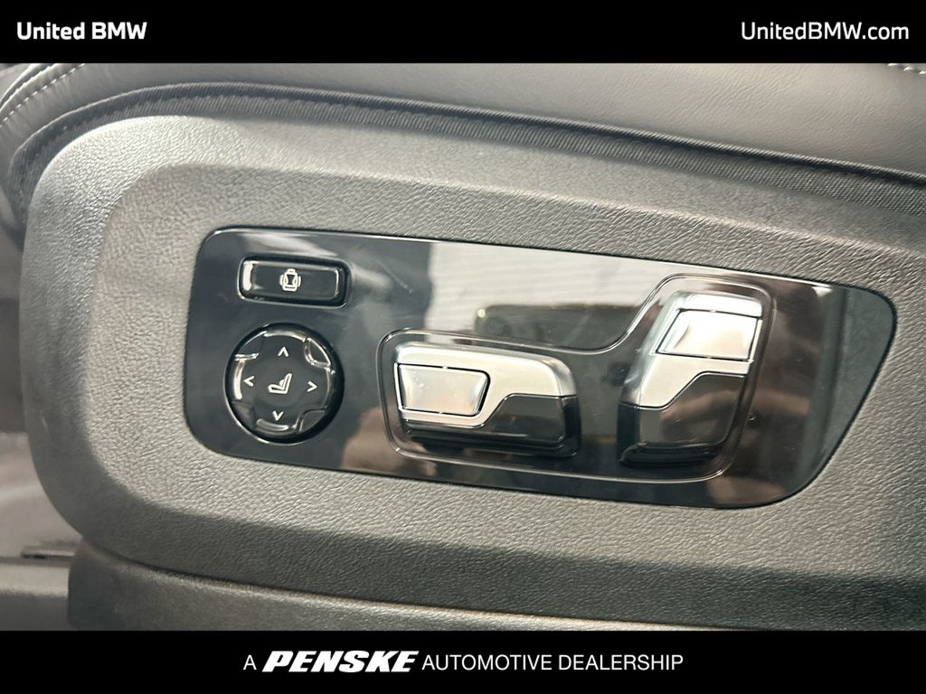 Thumbnail: 2026 BMW X7 - 12