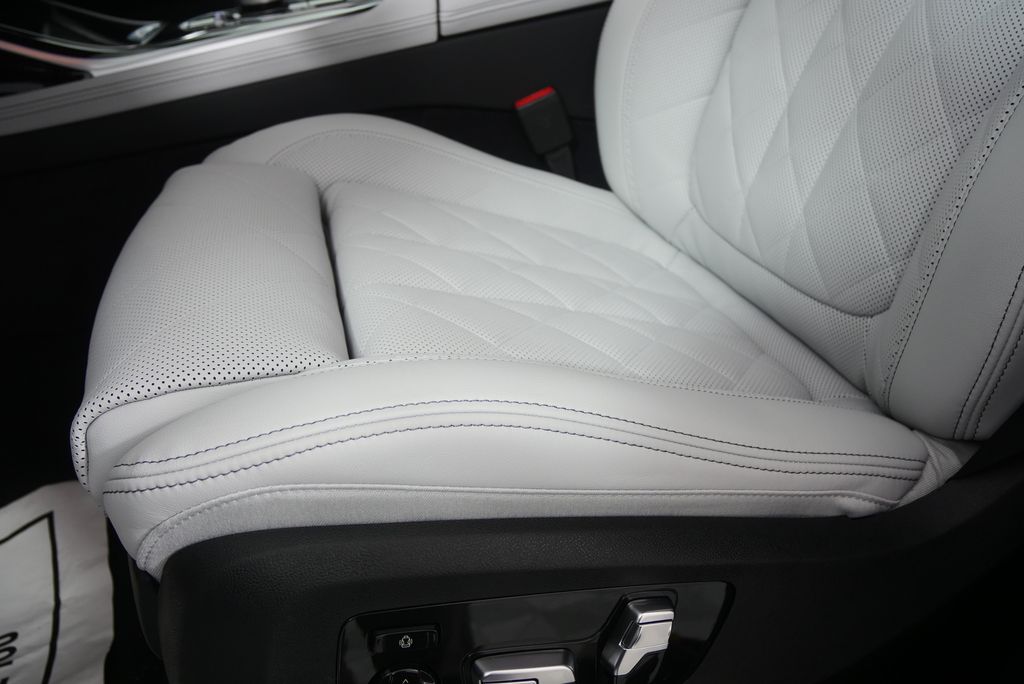 Thumbnail: 2026 BMW X7 - 23