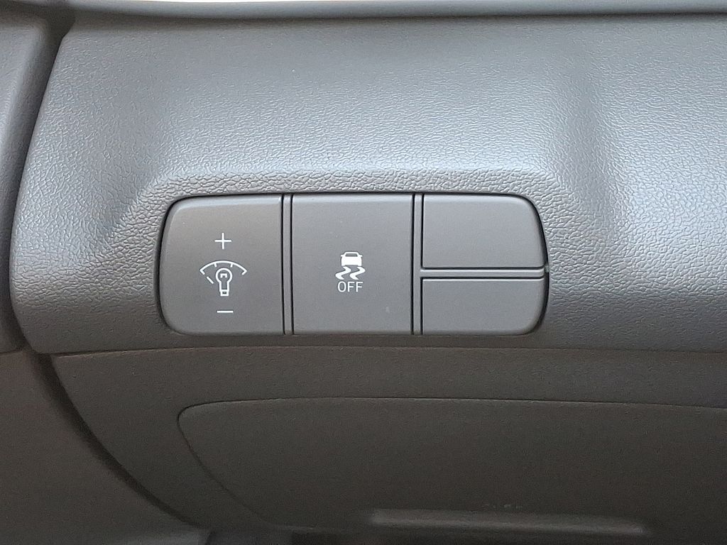 Thumbnail: 2025 Hyundai Elantra - 25