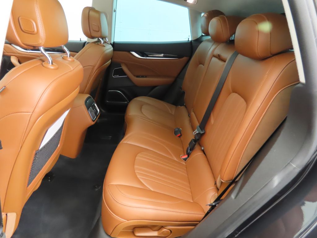 Thumbnail: 2022 Maserati Levante - 21