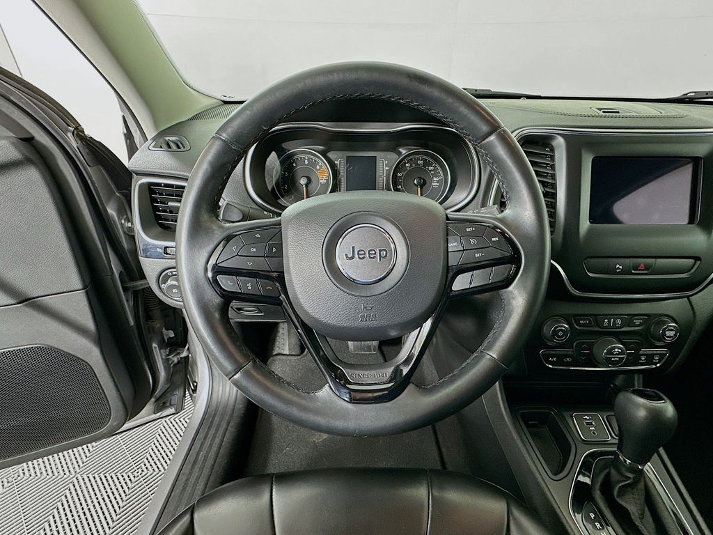 Thumbnail: 2019 Jeep Cherokee - 11