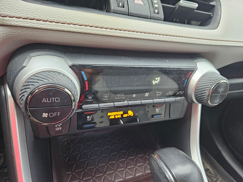 2022 Toyota RAV4 Limited 27