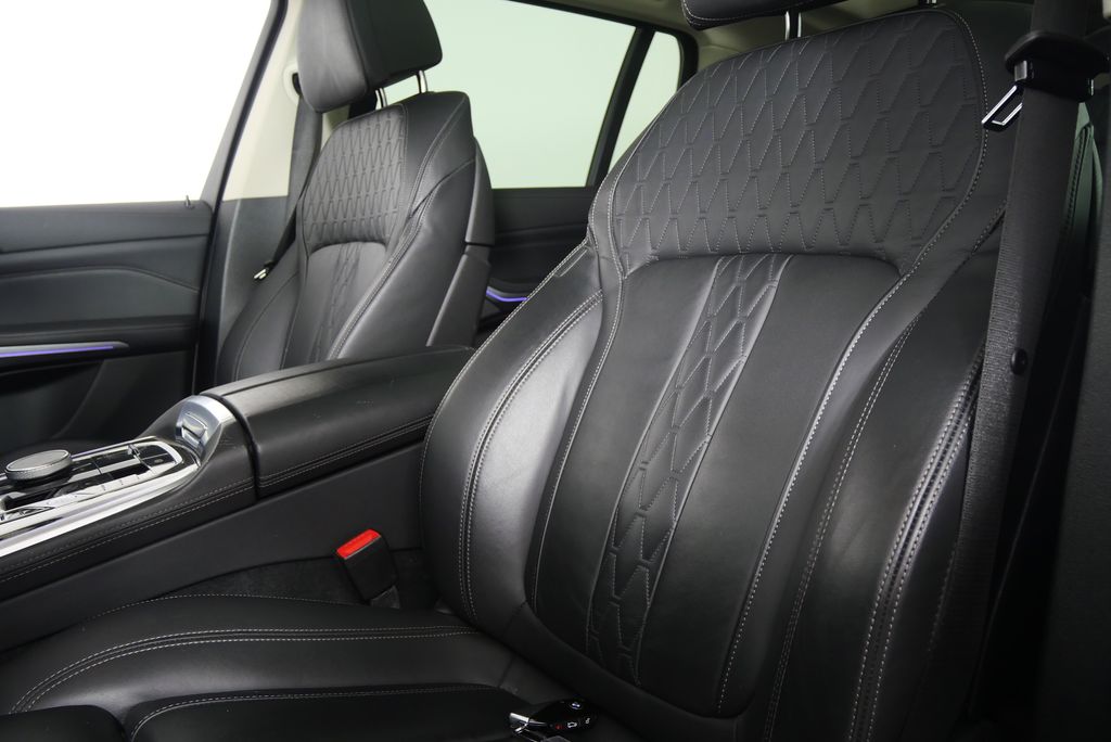 2023 BMW X7 xDrive40i 10