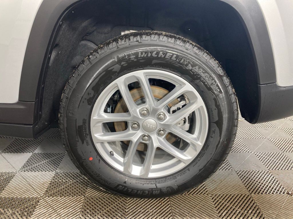 New 2025 Silver Jeep Laredo image 23