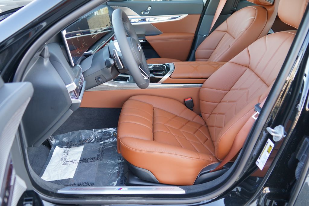 Thumbnail: 2026 BMW 7 Series - 10
