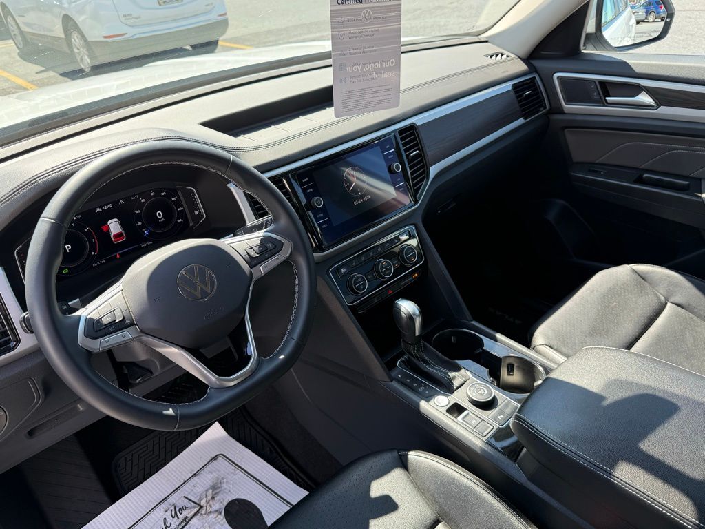 2022 Volkswagen Atlas 3.6L V6 SE w/Technology White at Sutliff Volkswagen