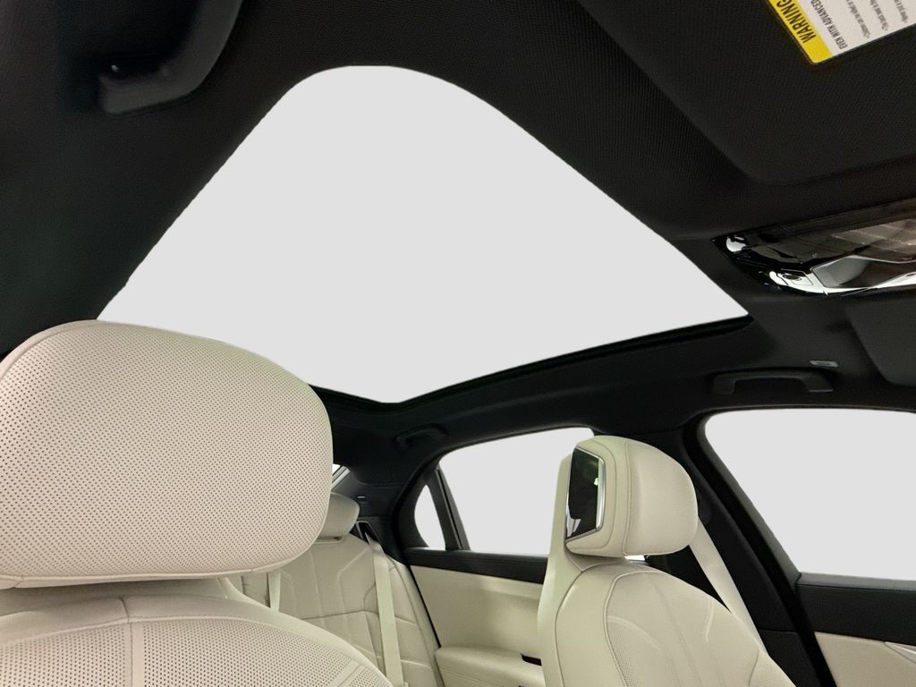 Thumbnail: 2026 BMW i7 - 17