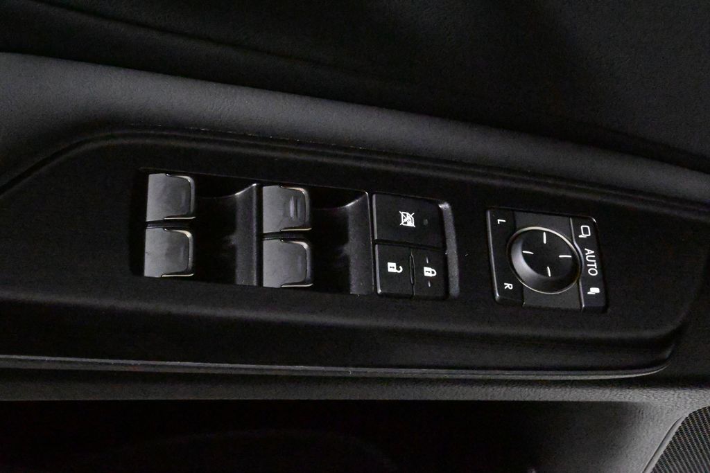 Thumbnail: 2021 Lexus ES - 31