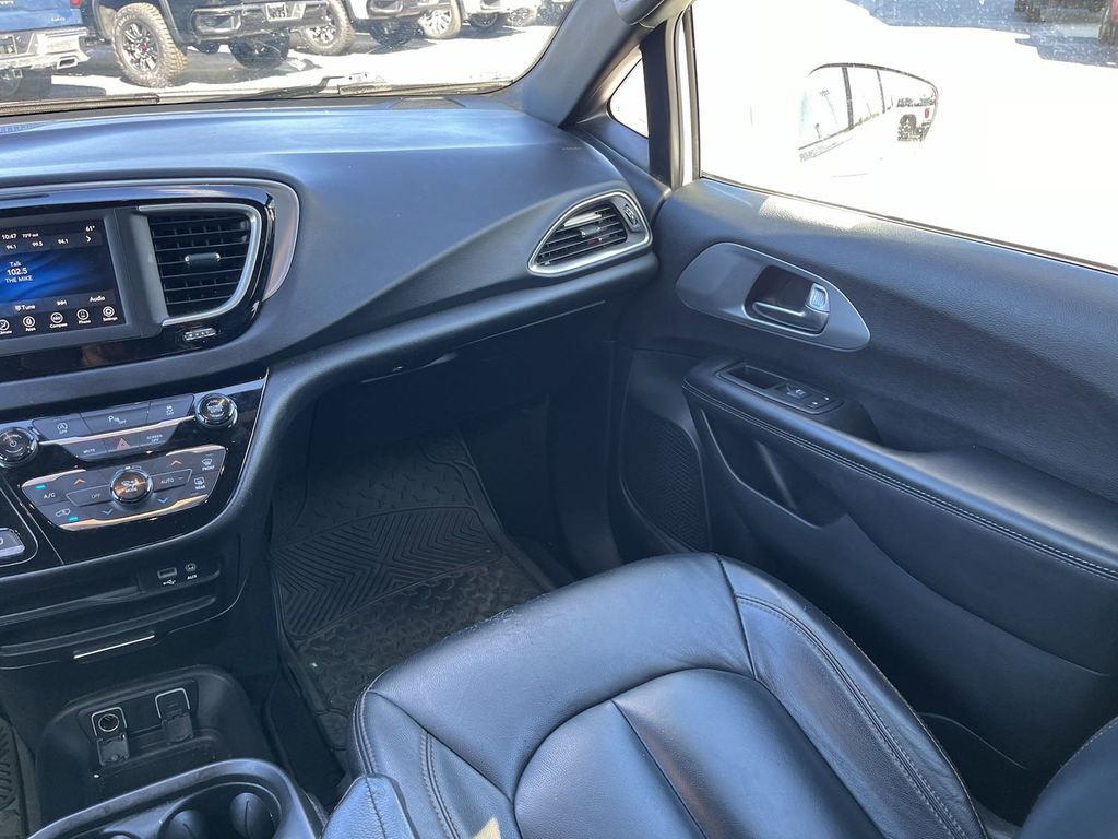 2018 Chrysler Pacifica Touring Plus 18