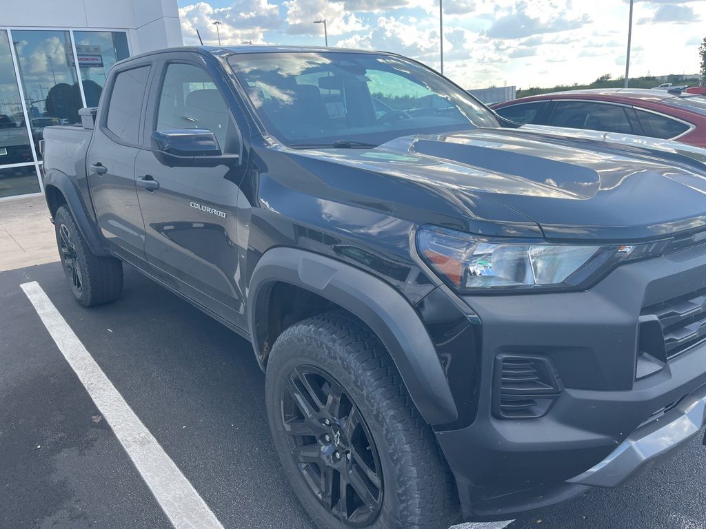 Thumbnail: 2023 Chevrolet Colorado - 3