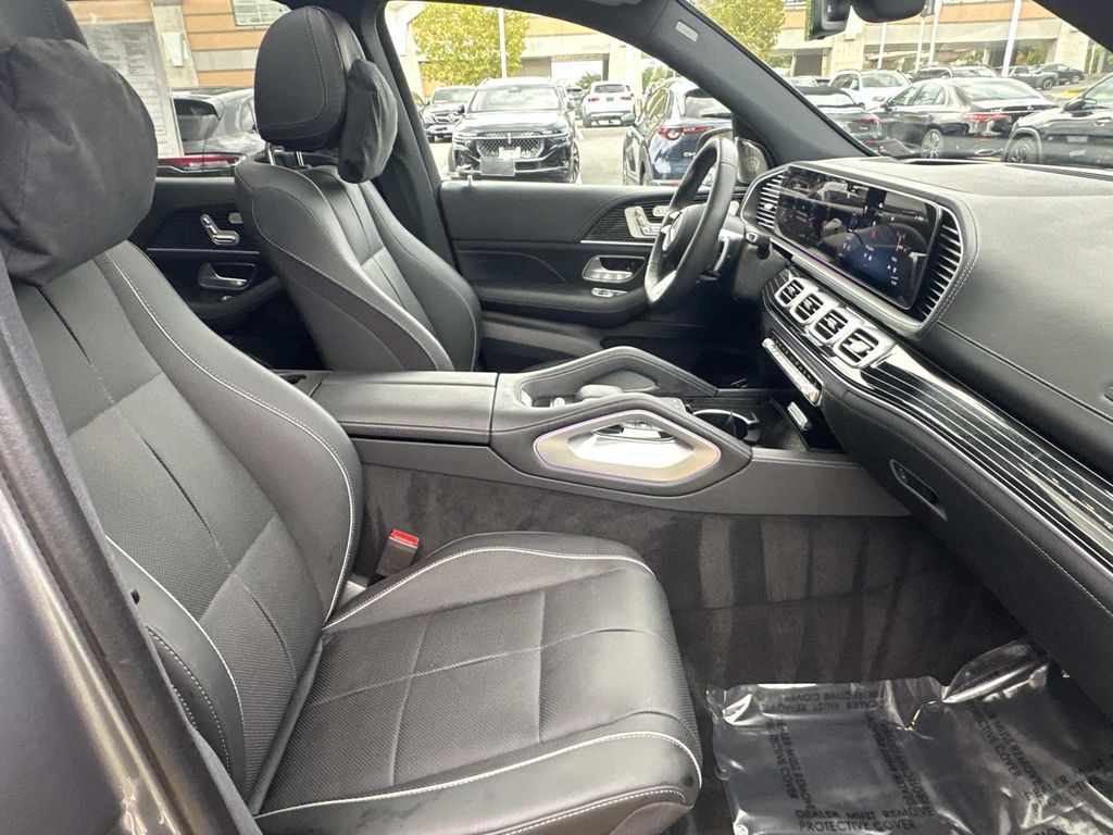 Thumbnail: 2025 Mercedes-Benz GLS - 11